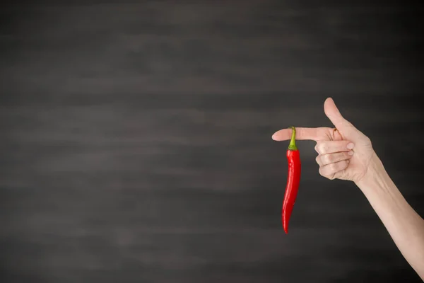 Varm paprika i hand — Stockfoto