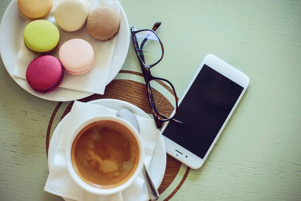 Une tasse de café sur la table — Photo