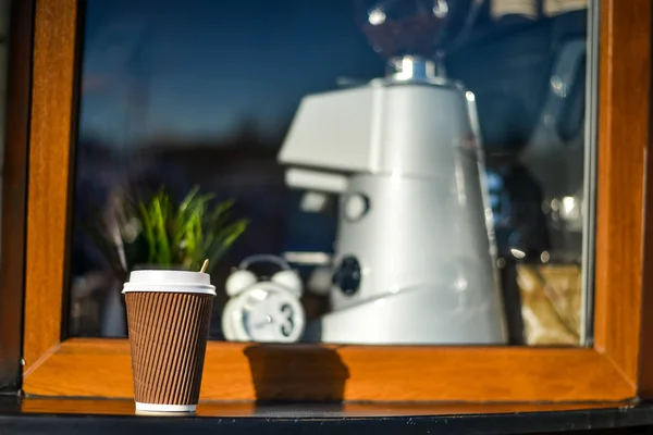 Barista coffee grinder restaurant — Stock Photo, Image