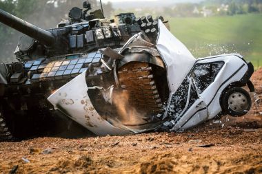 Tank T72 askeri makine üzerinde eğitim