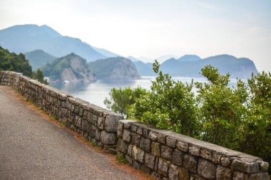 Petrovac Karadağ tatil beldelerine deniz manzarası