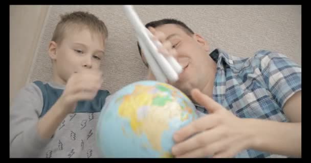 아버지와아 지구를 — 비디오