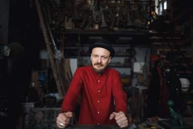 Atölyedeki sanatçılar