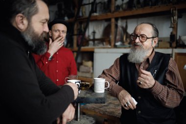 Atölyedeki sanatçılar