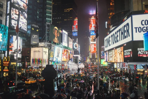 New York Times Square Lidé Deštníky — Stock fotografie