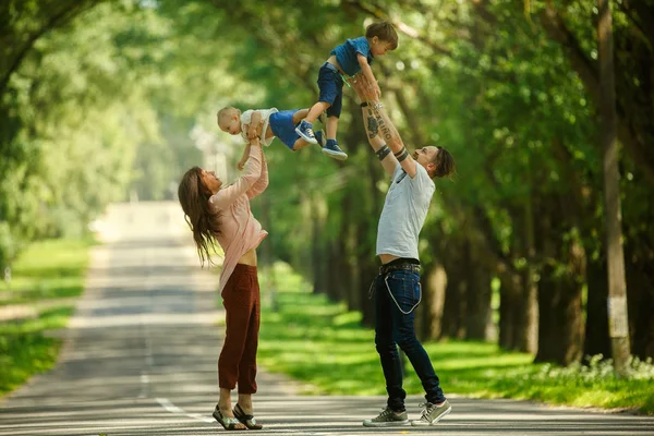 Parents Play Children Park — Stock Photo, Image