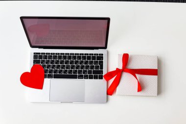 Sanat, kalp tasarımından bir dekorasyondur.