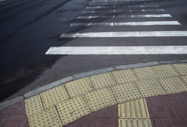 Yaya geçidi yol işaretleme hareketi
