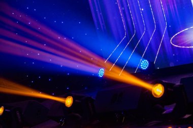 Flaşlı ışıklar gece kulübü bir ışıklandırma.