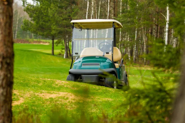 Golf car in the field — Stock Photo, Image