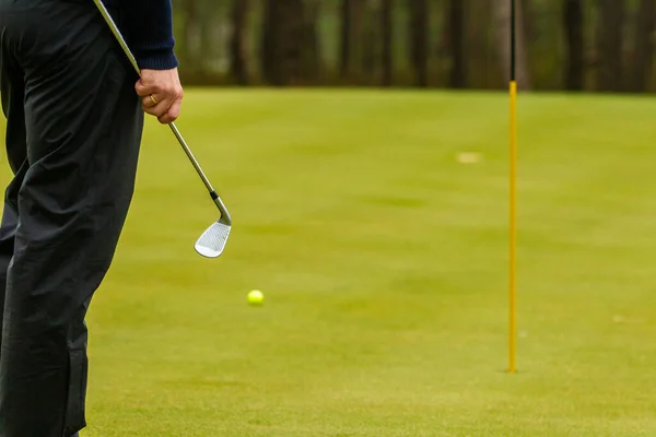 Player during a golf game during a hit — Stock Photo, Image