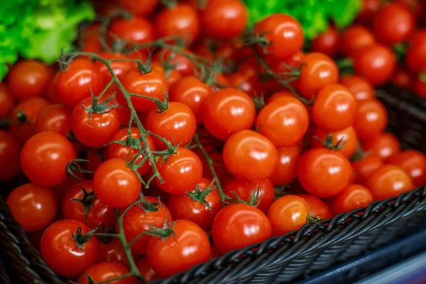 Hortalizas los tomates en la tienda — Foto de Stock