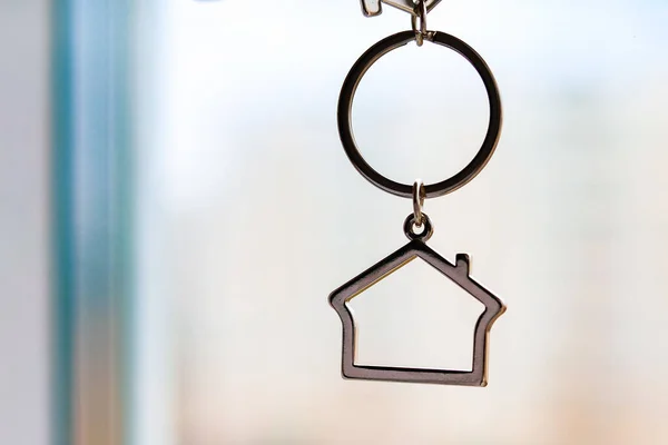 집의 형태로 된 열쇠 — 스톡 사진