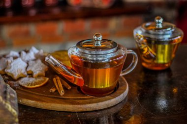 Kafede çay ve çay.