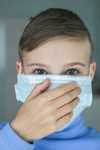 The child puts on protective mask