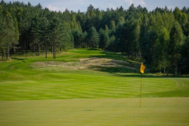 Golf sahası için.