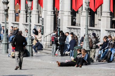Otel de Ville Town Hall ile Grand Place Meydanı solda, Brüksel, Belçika - 03 Mart 2011