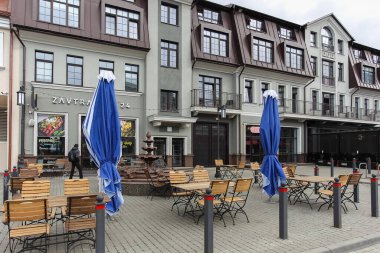 MINSK, BELARUS - 22 Mayıs 2020: Boş parti sokağı Zybitskaya