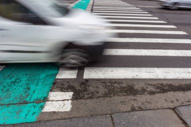 Yaya geçidi, bisiklet yolu ve trafik