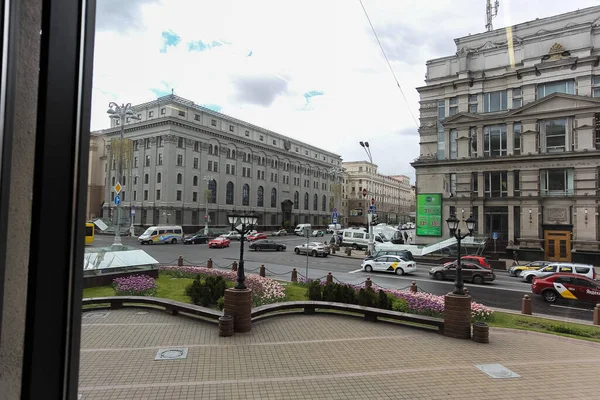 Zicht op het centrale kruispunt en de Nationale Bank van de Republiek Wit-Rusland. - 22 mei 2020 — Stockfoto