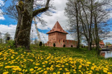 İnteraktif tarih Park Müzesi Sula, Polonya-Litvanya Cumhuriyeti Kralı Stefan Batory 'nin resmi av evi.