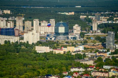 Balonlu Minsk şehri panoraması. Minsk. Beyaz Rusya. - 18.07.2020