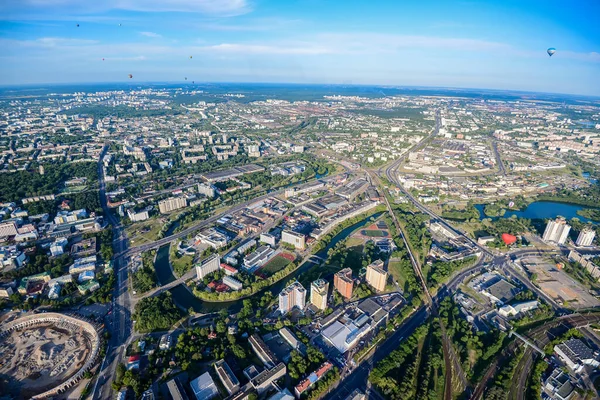 Minsker Stadtpanorama mit Ballon. Minsk. Weißrussland. - 18.07.2020 — Stockfoto