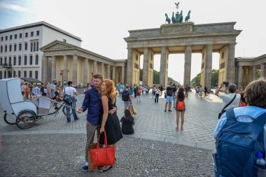 BERLİN, GERMANY - 19 Ağustos 2015 Berlin Brandenburg Kapısı Almanya