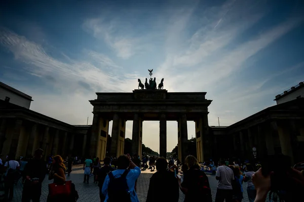 BERLÍN, ALEMANIA - 19 de agosto de 2015: La Puerta de Brandemburgo de Berlín Alemania — Foto de Stock