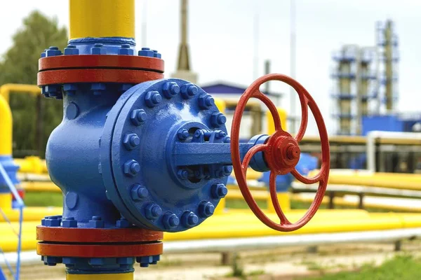 Gas pipeline and auxiliary equipment at the gas pumping station. — Stock Photo, Image