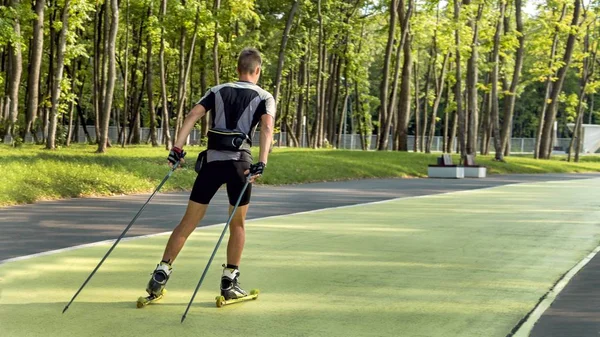 Spor bir yaşam biçimidir. Yazın antrenman yapan kayakçılar.