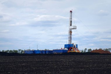 Derrick iyi tamir ediyor.