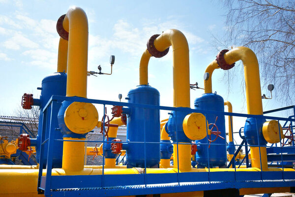 Газовая промышленность, газотранспортная система. Связь, запорные клапаны и приборы
