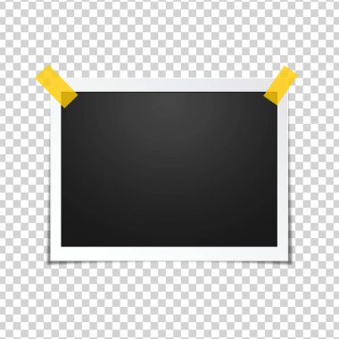 Fotoğraf çerçevesi şeffaf bir arkaplanda yapıştırıcı bantla sabitlendi. Yapışkan banttaki fotoğraf çerçevesi izole..