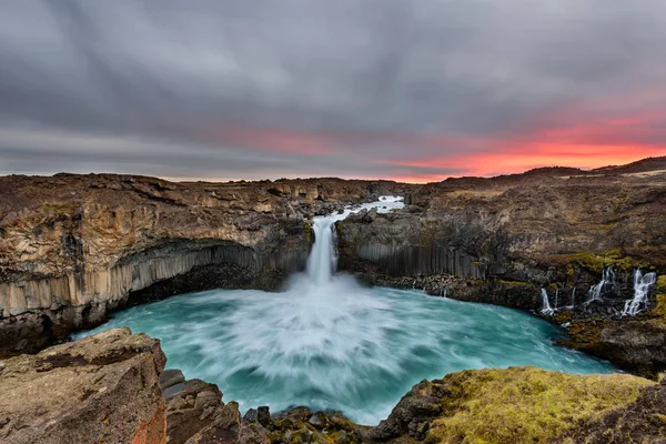Piękny Wschód Słońca Majestatyczny Wodospad Aldeyjarfoss Jest Niesamowite Wodospad Islandii — Zdjęcie stockowe