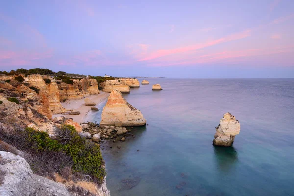 Úžasný Západ Slunce Pláži Marinha Algarve Portugalsko Krajina Silné Barvy — Stock fotografie