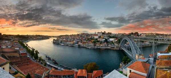 Porto Portekiz Panoramik Cityscape Douro Nehir Dom Luis Günbatımında Köprü — Stok fotoğraf