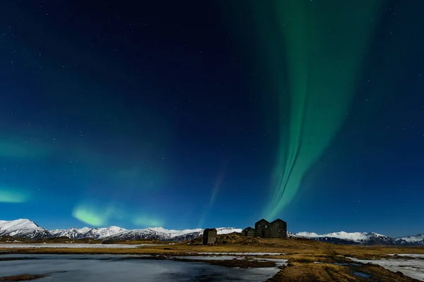 Northern Light Hegy Izland Táj Aurora Borealis Zöld Sávval Mágikus — Stock Fotó