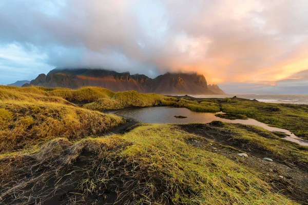 Paisagem Mágica Das Montanhas Vestrahorn Dunas Areia Negra Islândia Nascer — Fotografia de Stock