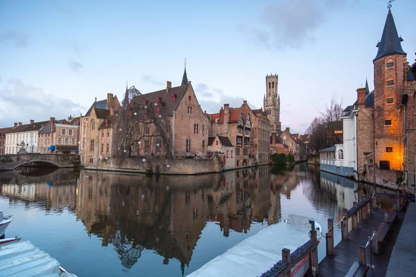 Брюгге Бельгійські Знакові Середньовічні Будинки Вежі Канал Розенхоедкаай Класичний Вид — стокове фото