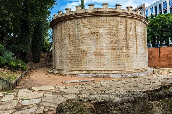 Mausoleo e strada romana — Foto Stock