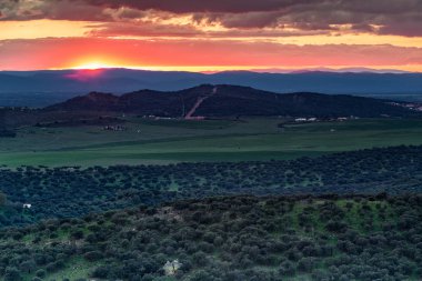 Paisaje con atardecer