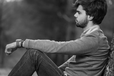 Ormandaki genç adam