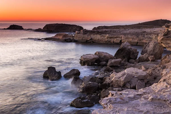 Nascer do sol na costa de Escullos — Fotografia de Stock