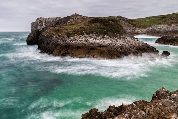 Paisaje con larga exposición en la costa de Cue — Foto de Stock