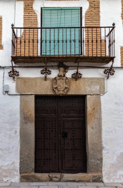 Antik kapıdan Orgaz