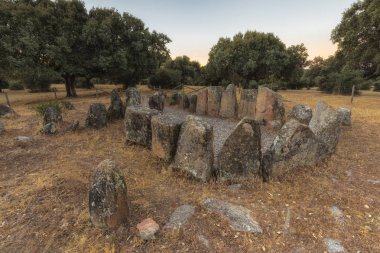 Dolmen büyük meşe