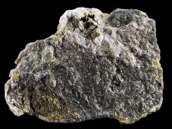 Ilmenite Mineral auf schwarzem Hintergrund — Stockfoto