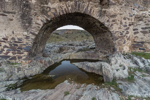 Antiguo puente romano de Aliseda — Foto de Stock