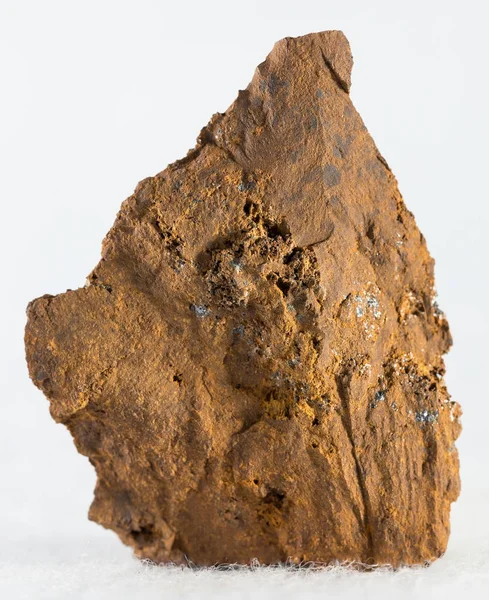 白色背景上的 Endlichite 矿物 — 图库照片